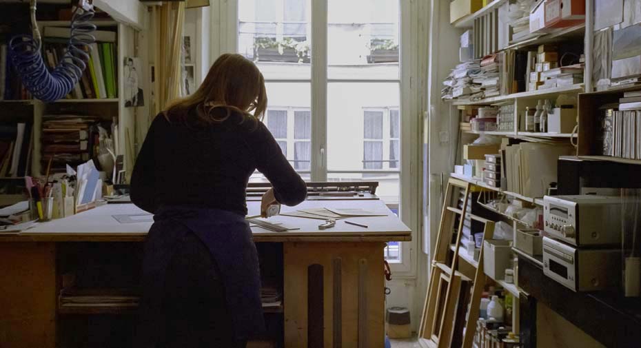 dans l’atelier de cadre a part paris le travail est execute avec precision